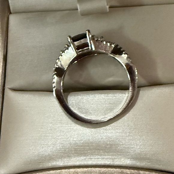 Elegant Silver and Brown Gemstone Ring - Picture 3 of 3